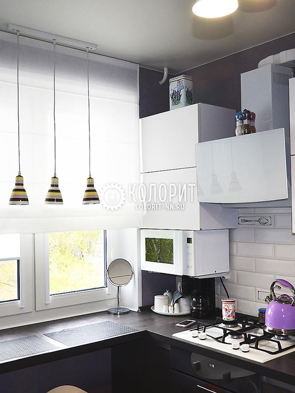 Римские шторы на кухонном окне