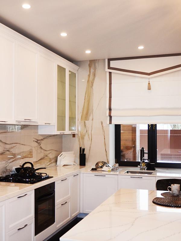 Римские шторы с декоративным ламбрекеном